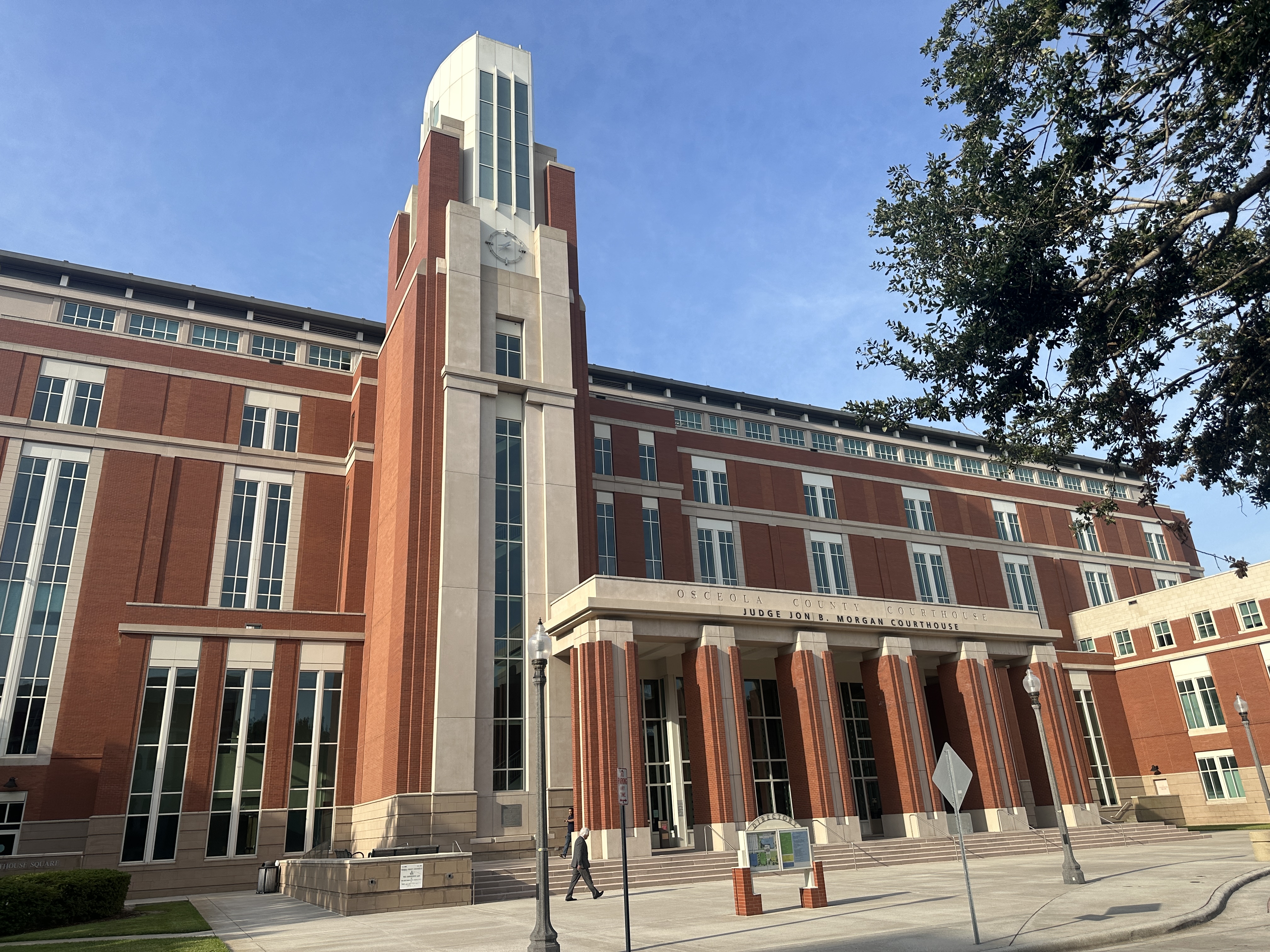 Kissimmee injunction lawyer - Osceola County Courthouse in Kissimmee Florida